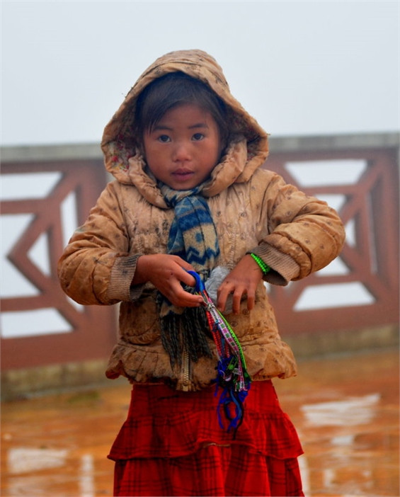 Trẻ thơ Sa Pa mưu sinh ngày đông ảnh 4