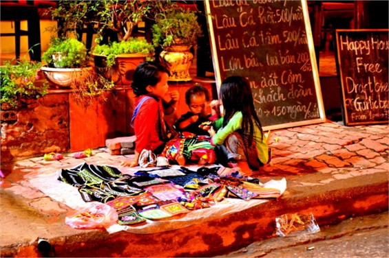 Trẻ thơ Sa Pa mưu sinh ngày đông ảnh 2