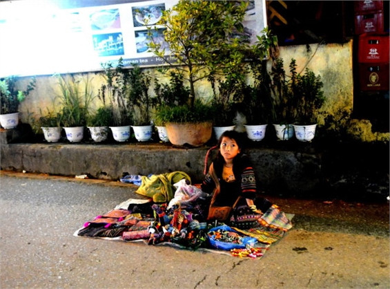 Trẻ thơ Sa Pa mưu sinh ngày đông ảnh 5