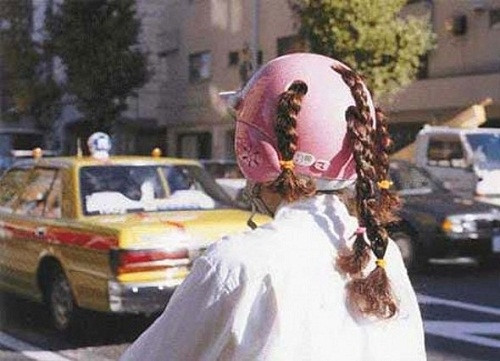 Đục lỗ cho tóc được thông thoáng.