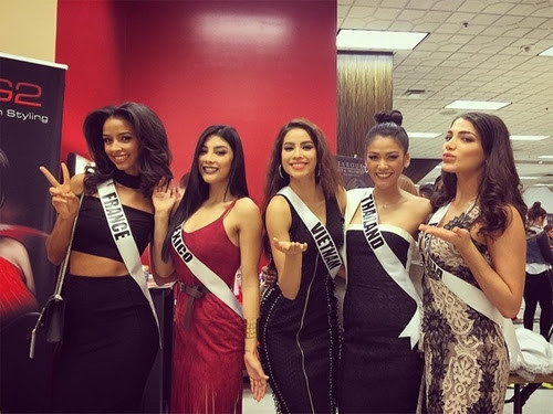 Khoảnh khắc Phạm Hương tỏa sáng bên thí sinh Hoa hậu Hoàn vũ ảnh 4