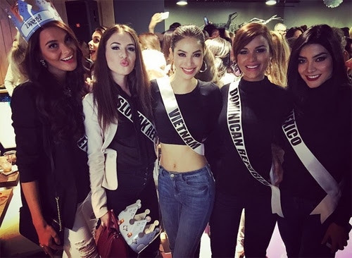 Khoảnh khắc Phạm Hương tỏa sáng bên thí sinh Hoa hậu Hoàn vũ ảnh 9