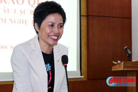Bà Phan Ngọc Minh - thành viên BTC chương trình "Ân tình ví giặm": Chúng tôi đang hướng đến mục tiêu tổ chức 2năm/lần và tiến tới biểu diễn ví, giặm ở nước ngoài