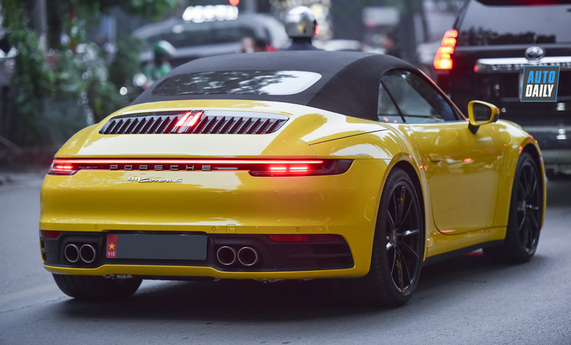 Chiêm ngưỡng chiếc Porsche 911 Carrera S Cabriolet 2020 đầu tiên về Việt Nam