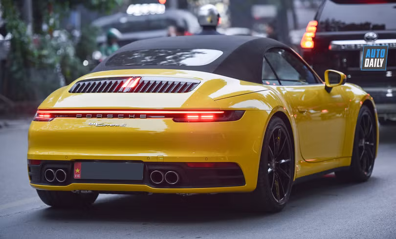 Chiêm ngưỡng chiếc Porsche 911 Carrera S Cabriolet 2020 đầu tiên về Việt Nam
