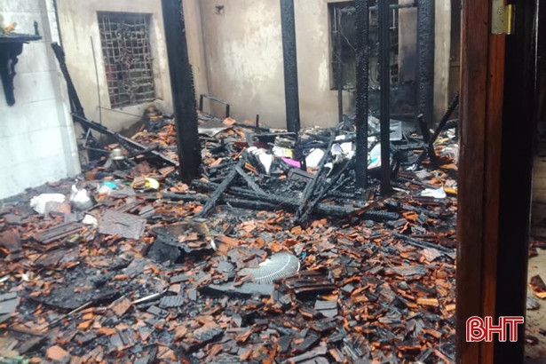 Hương Khê: “Bà hỏa” thiêu rụi nhà dân, thiệt hại ước tính hơn 400 triệu đồng