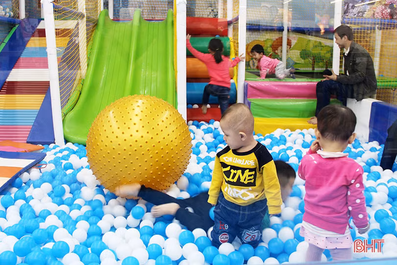 Nghỉ lễ tết tây, người dân Hà Tĩnh rộn ràng mua sắm tết ta