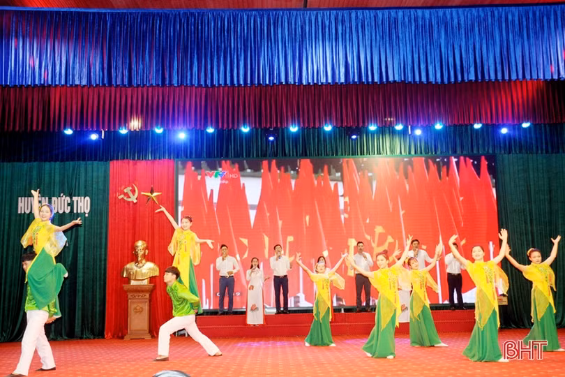 Bí thư Tỉnh ủy dự lễ công bố thành lập 9 đơn vị hành chính cấp xã mới ở Đức Thọ