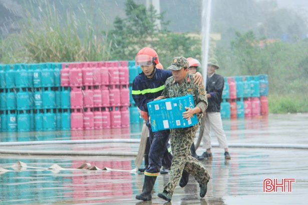 Hà Tĩnh: Diễn tập tình huồng phòng cháy chữa cháy tại trạm chiết nạp gas