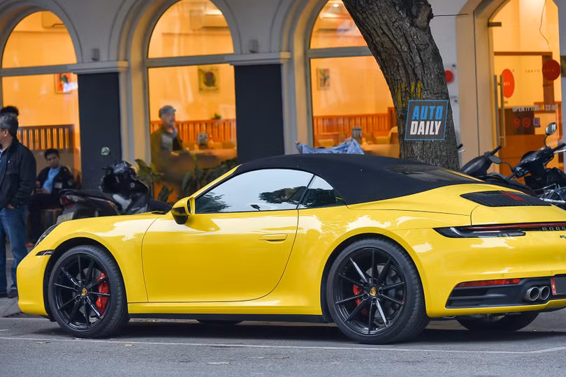 Chiêm ngưỡng chiếc Porsche 911 Carrera S Cabriolet 2020 đầu tiên về Việt Nam