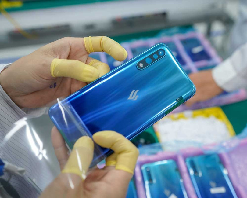 Vsmart Live giảm giá một nửa góp phần lớn vào tăng trưởng thị phần của Vsmart. Smartphone của tỷ phú Phạm Nhật Vượng bất ngờ tăng trưởng chưa từng có, sắp bằng Apple tại Việt Nam