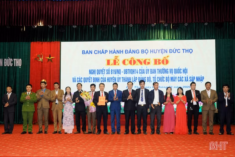 Bí thư Tỉnh ủy dự lễ công bố thành lập 9 đơn vị hành chính cấp xã mới ở Đức Thọ