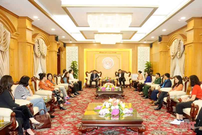 Đoàn công tác Tạp chí Cộng sản chúc Tết Đảng bộ, quân và dân Hà Tĩnh