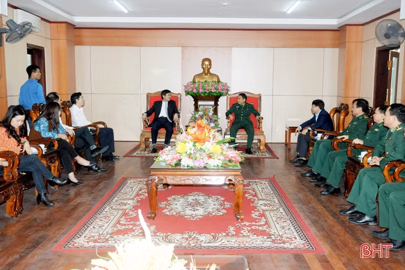 Đoàn công tác Tạp chí Cộng sản chúc Tết Đảng bộ, quân và dân Hà Tĩnh