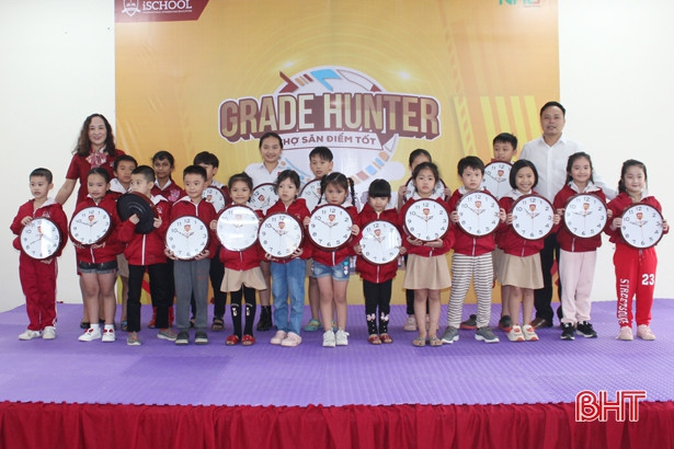 Trao giải Chương trình Thợ săn điểm tốt, chứng chỉ JA cho học sinh trường iSchool