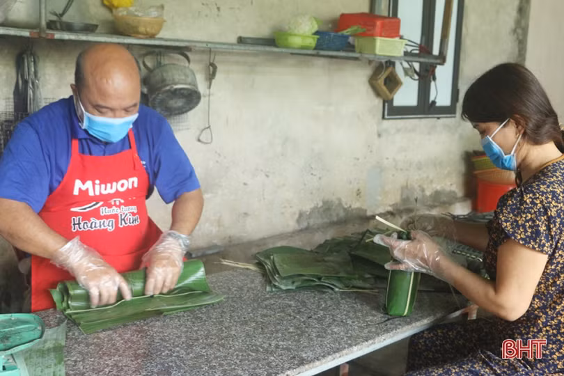 Cặp vợ chồng Hà Tĩnh hơn 30 năm làm giò bột ngon nức tiếng