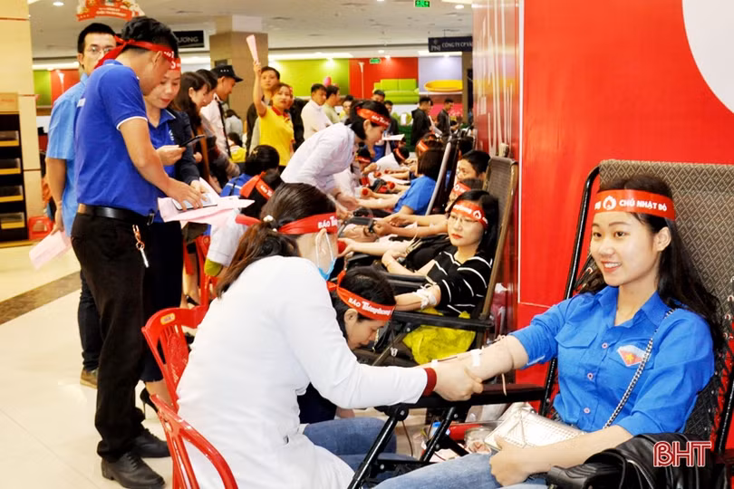 Hà Tĩnh tổ chức chương trình “Chủ nhật đỏ”, tiếp nhận 412 đơn vị máu