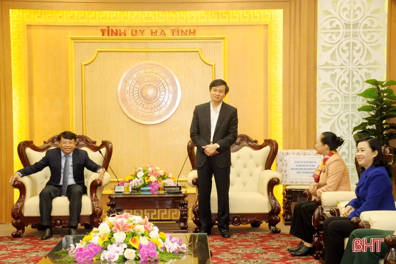 Đoàn công tác Tạp chí Cộng sản chúc Tết Đảng bộ, quân và dân Hà Tĩnh