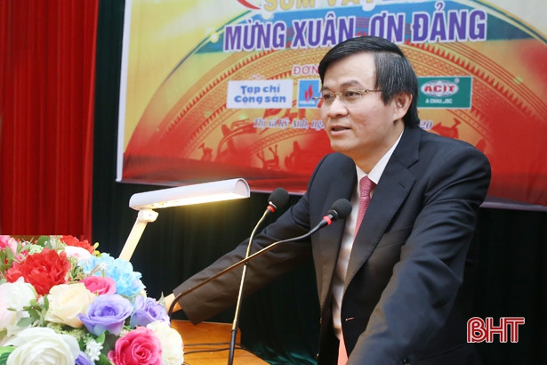 “Tết ấm yêu thương” tặng gần 300 suất quà cho người lao động, ngư dân Hà Tĩnh