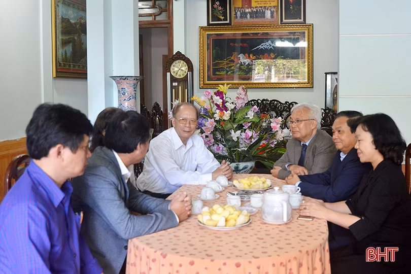 Đoàn công tác của Quốc hội dâng hương tại Ngã ba Đồng Lộc