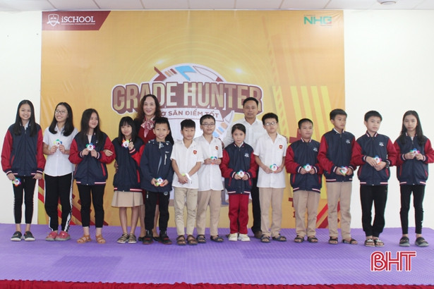 Trao giải Chương trình Thợ săn điểm tốt, chứng chỉ JA cho học sinh trường iSchool