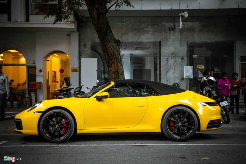 Chiêm ngưỡng chiếc Porsche 911 Carrera S Cabriolet 2020 đầu tiên về Việt Nam