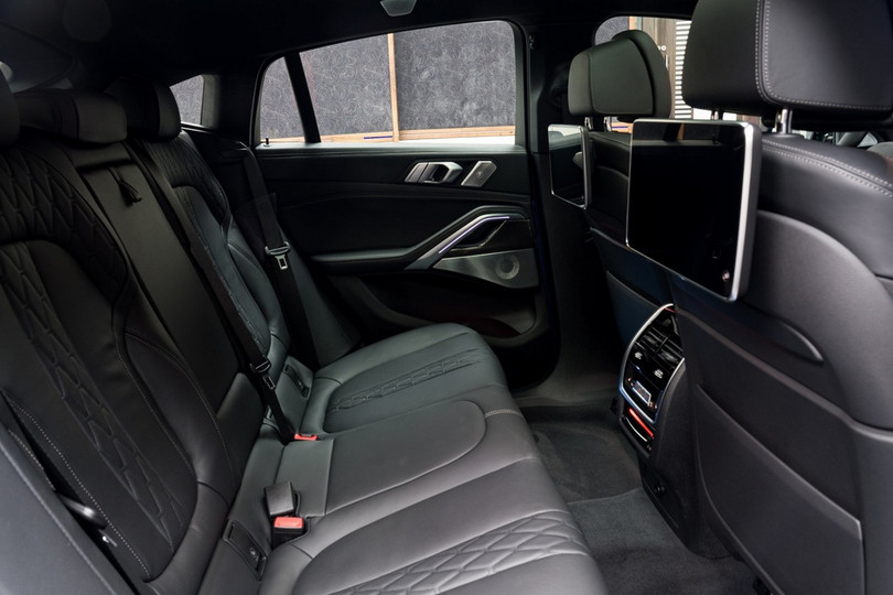 Chi tiết BMW X6 M50i phiên bản màu xanh Riverside Blue