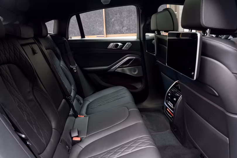 Chi tiết BMW X6 M50i phiên bản màu xanh Riverside Blue