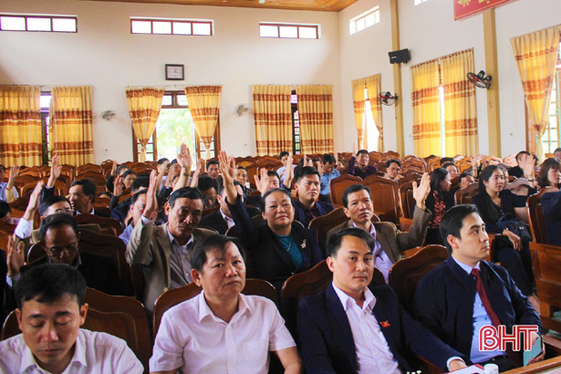 Kiện toàn bộ máy các xã mới sáp nhập ở Thạch Hà