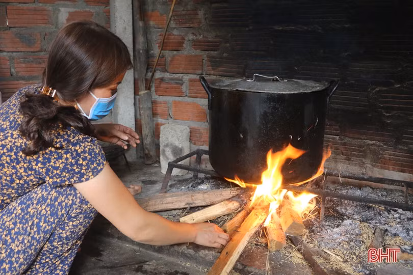 Cặp vợ chồng Hà Tĩnh hơn 30 năm làm giò bột ngon nức tiếng