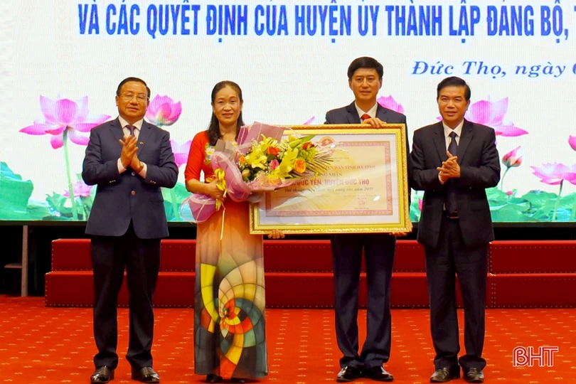 Bí thư Tỉnh ủy dự lễ công bố thành lập 9 đơn vị hành chính cấp xã mới ở Đức Thọ