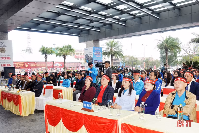 Hà Tĩnh tổ chức chương trình “Chủ nhật đỏ”, tiếp nhận 412 đơn vị máu