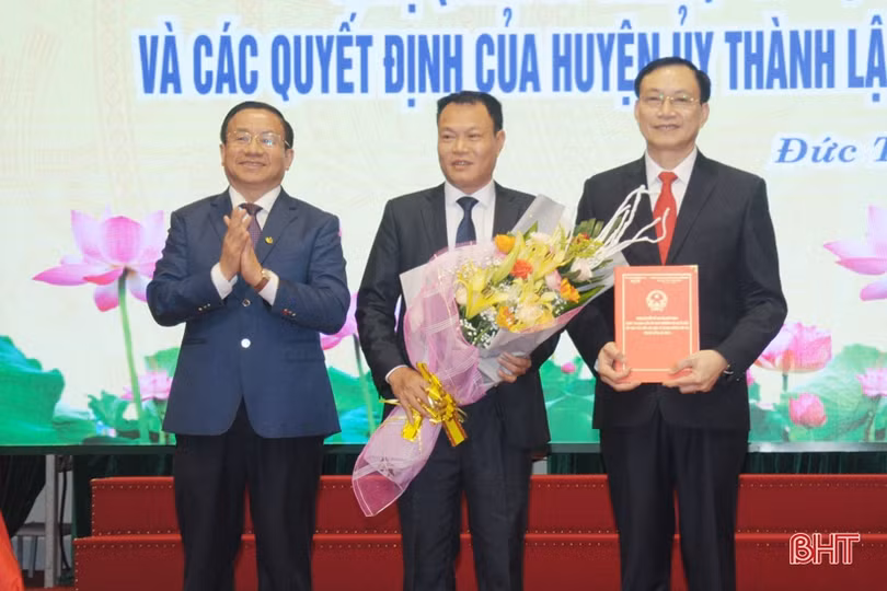 Bí thư Tỉnh ủy dự lễ công bố thành lập 9 đơn vị hành chính cấp xã mới ở Đức Thọ