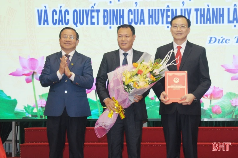 Bí thư Tỉnh ủy dự lễ công bố thành lập 9 đơn vị hành chính cấp xã mới ở Đức Thọ