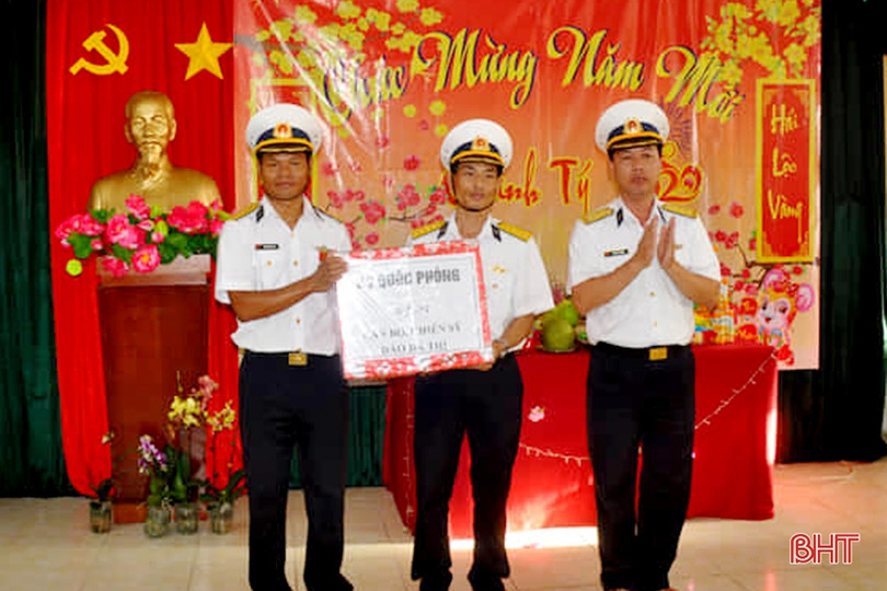 Mang “Tết” ra Trường Sa