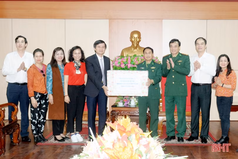 Đoàn công tác Tạp chí Cộng sản chúc Tết Đảng bộ, quân và dân Hà Tĩnh