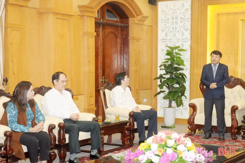 Đoàn công tác Tạp chí Cộng sản chúc Tết Đảng bộ, quân và dân Hà Tĩnh