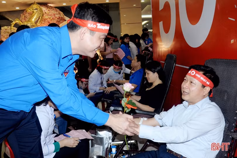 Hà Tĩnh tổ chức chương trình “Chủ nhật đỏ”, tiếp nhận 412 đơn vị máu