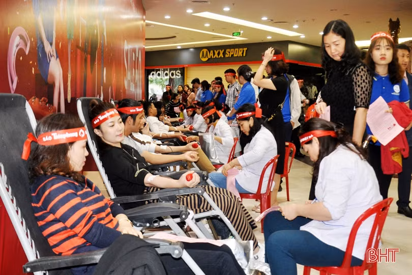 Hà Tĩnh tổ chức chương trình “Chủ nhật đỏ”, tiếp nhận 412 đơn vị máu