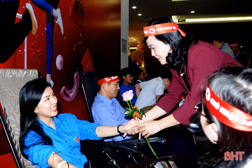 Hà Tĩnh tổ chức chương trình “Chủ nhật đỏ”, tiếp nhận 412 đơn vị máu