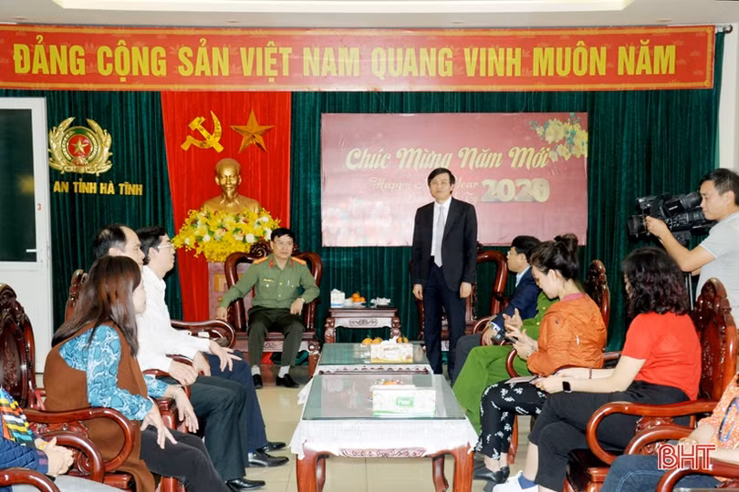 Đoàn công tác Tạp chí Cộng sản chúc Tết Đảng bộ, quân và dân Hà Tĩnh