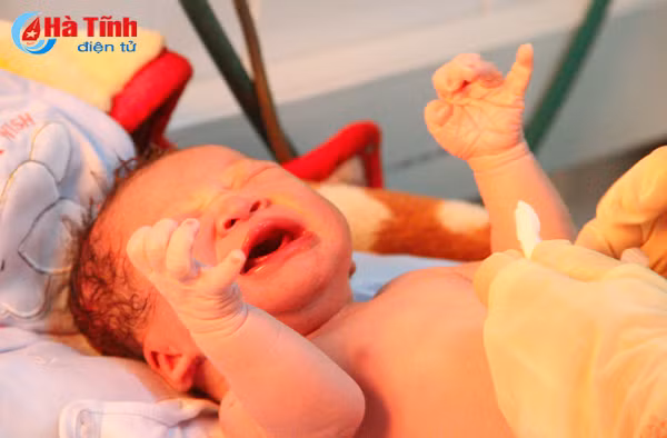 cong dan ha tinh chao doi trong phut giao thua nam 2018