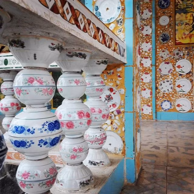 ngoi chua doc nhat vo nhi 9000 chiec chen dia op tuong