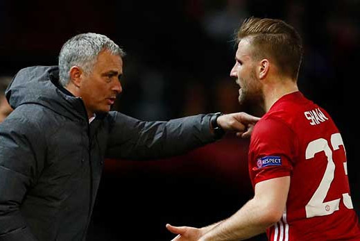 mourinho tra tan khan gia bat nat cau thu hay buong tha mu