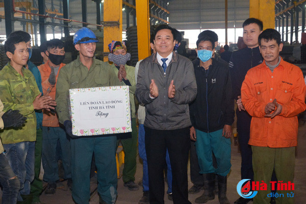 tham hoi tang qua cong nhan lao dong kkt vung ang