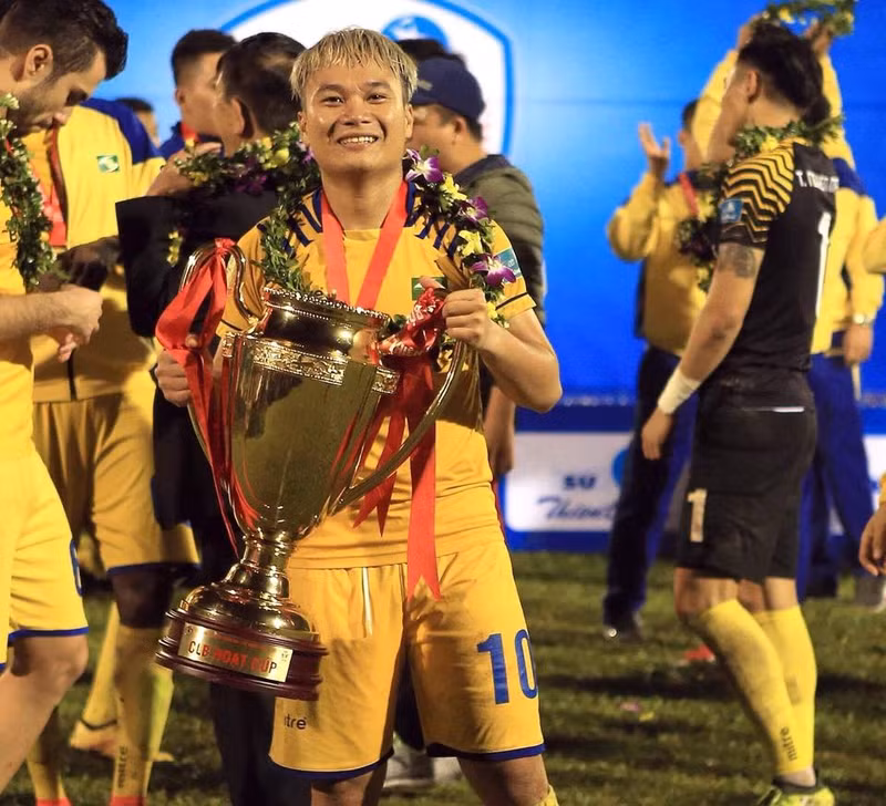 chuyen tinh ronaldo xu nghe va co ban gai xinh dep