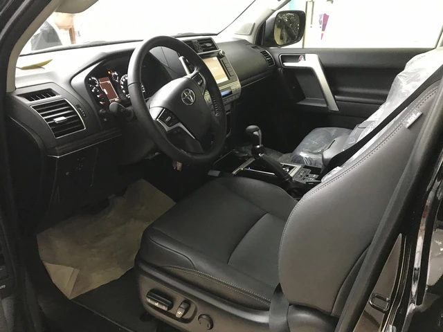 chay hang chinh hang toyota prado 2018 bi tuon ra dai ly tu nhan