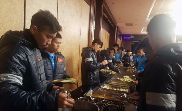 u23 viet nam tap duoi cai lanh 8 do cong phuong bao tin vui