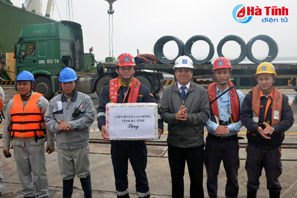 tham hoi tang qua cong nhan lao dong kkt vung ang