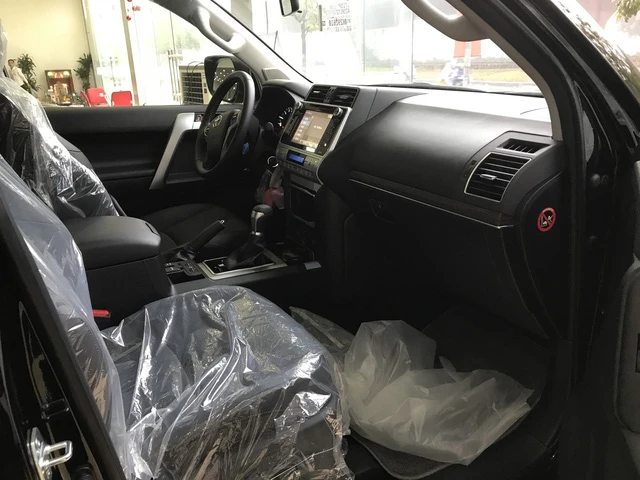 chay hang chinh hang toyota prado 2018 bi tuon ra dai ly tu nhan